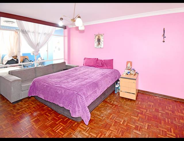 2.5 BEDROOM APARTMENT FOR SALE IN BEDFORD GARDENS